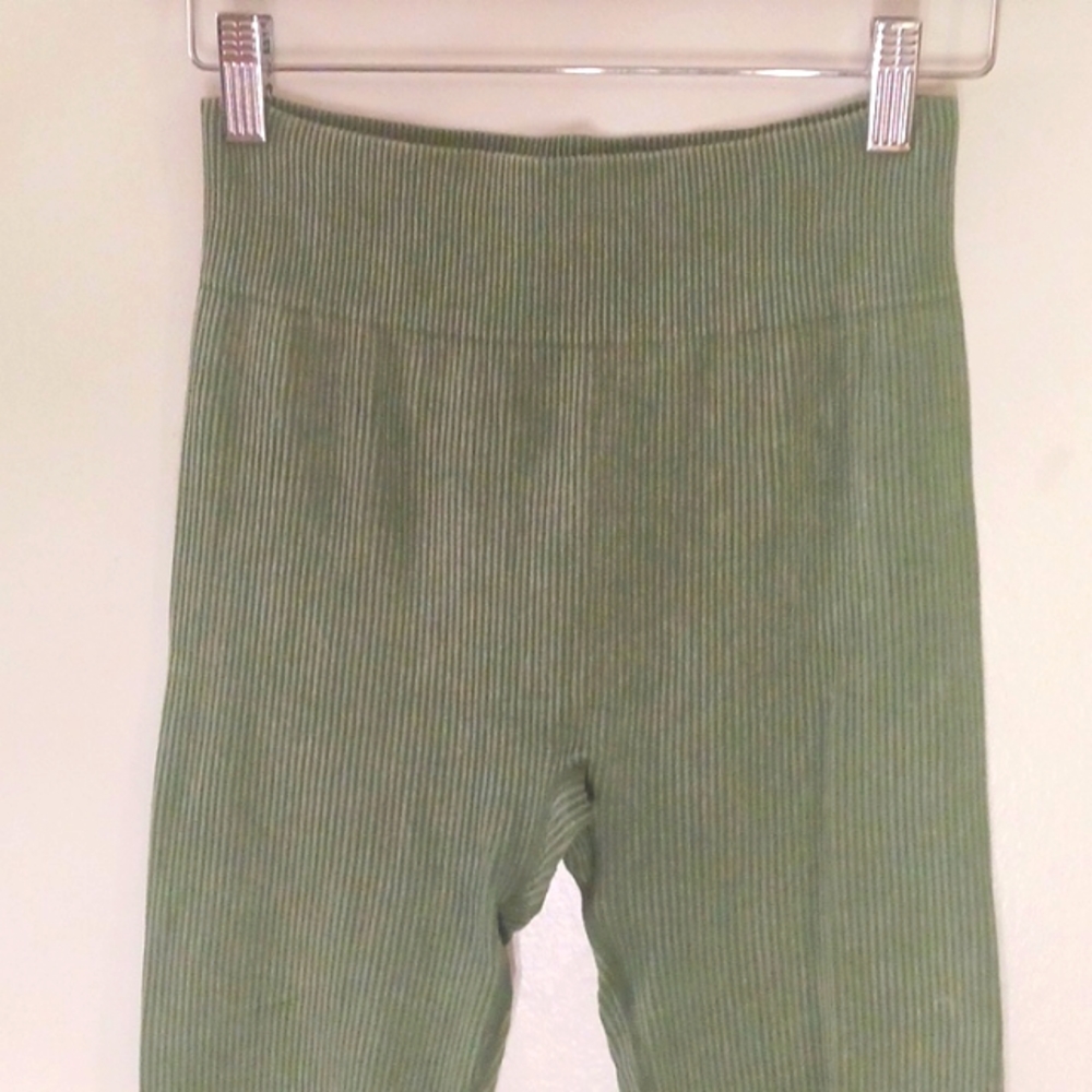 Women's Green Ribbed Leggins